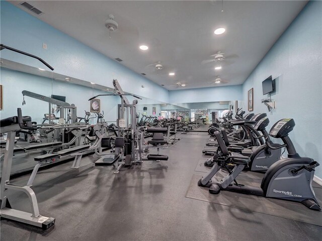 exercise room with ceiling fan, visible vents, and recessed lighting