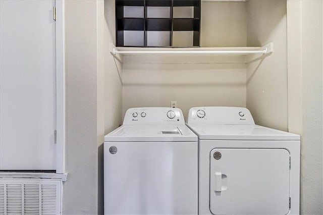 laundry room with laundry area, independent washer and dryer, and visible vents