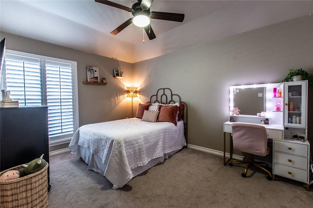 bedroom with ceiling fan and carpet