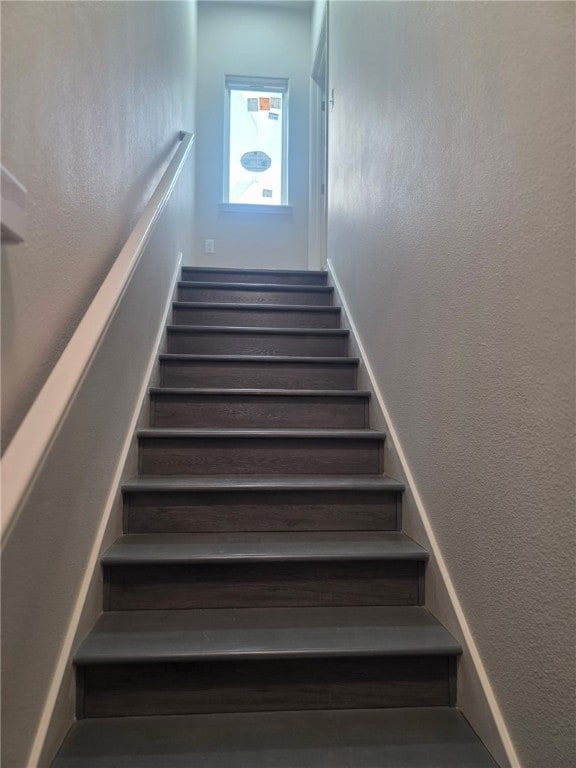 714 Mereet Dr, Corpus Christi, TX 78418 - view of staircase