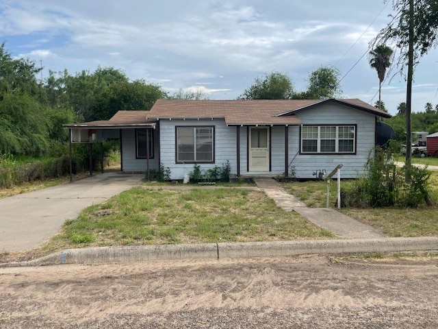 303 Texas St, Hebbronville, TX 78361 - photo 1