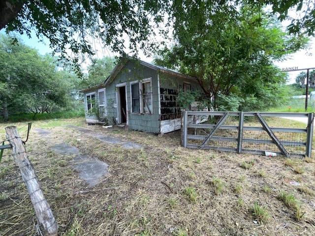 303 Texas St, Hebbronville, TX 78361 - photo 21