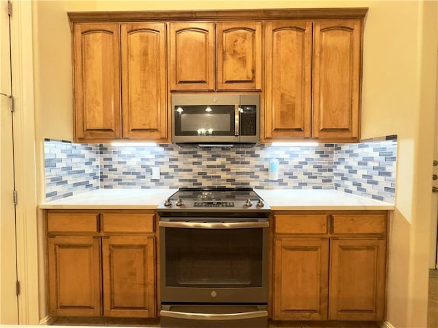 kitchen with decorative backsplash and stainless steel appliances