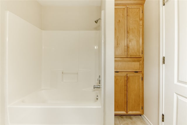 bathroom with shower / bath combination