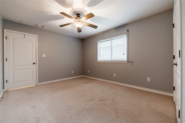 carpeted empty room featuring ceiling fan