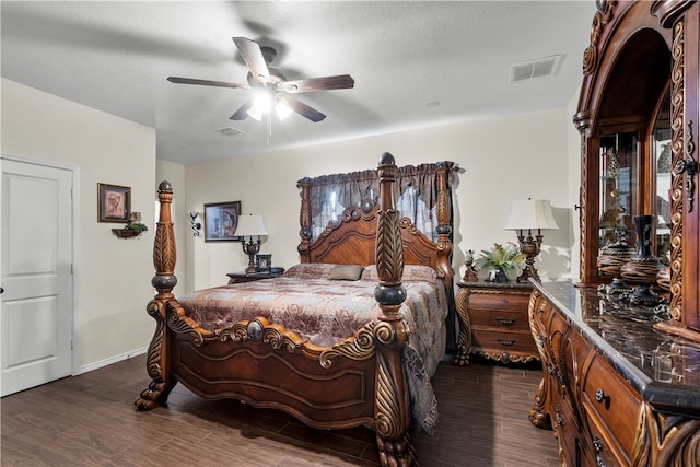 bedroom featuring a textured ceiling, dark hardwood / wood-style floors, and ceiling fan