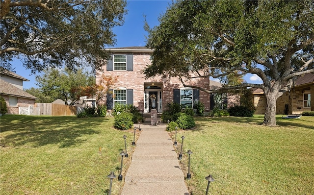 view of front of property featuring a front yard