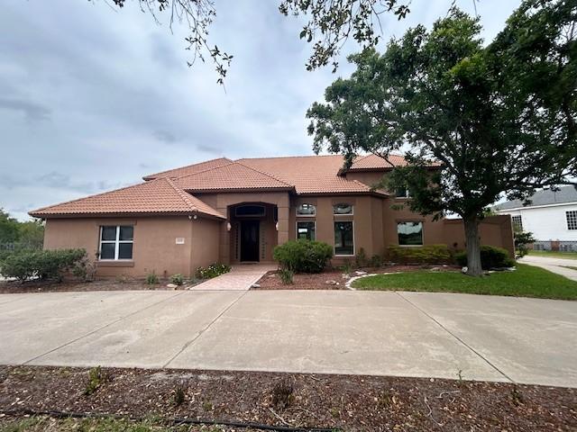 view of front of home with stucco siding and a tile roof