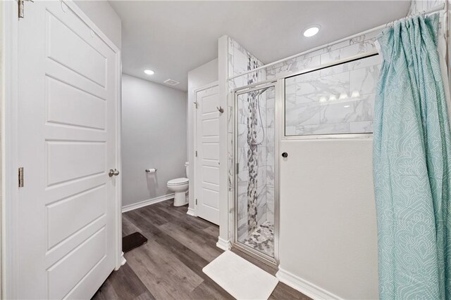 702 W 1st St, Bishop, TX 78343 - full bath featuring a shower stall, recessed lighting, toilet, wood finished floors, and baseboards
