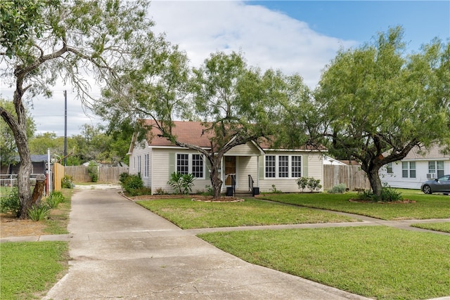 view of front of property with a front yard