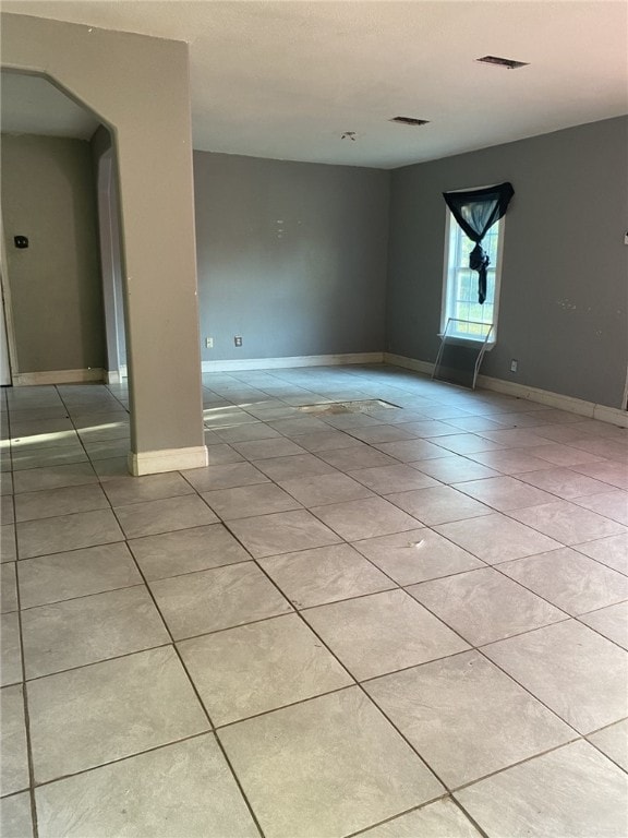 empty room featuring light tile patterned floors