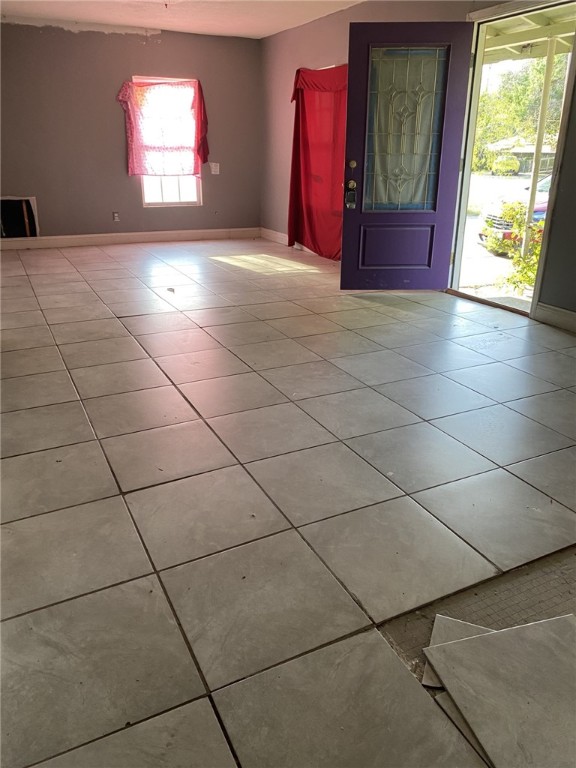 foyer entrance featuring light tile patterned floors