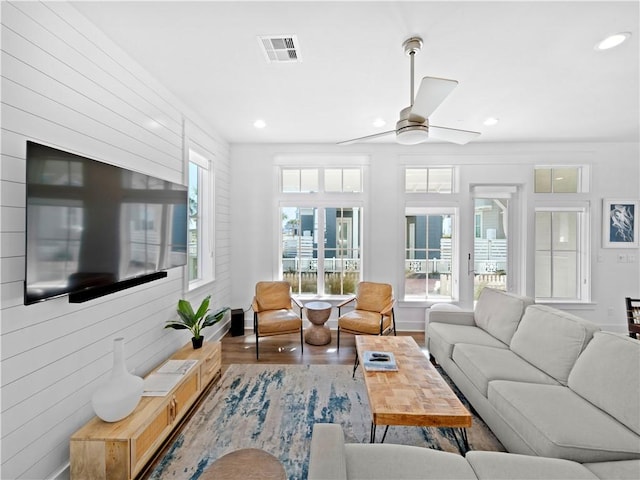 living area featuring recessed lighting, visible vents, wood finished floors, and ceiling fan