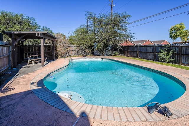 view of swimming pool