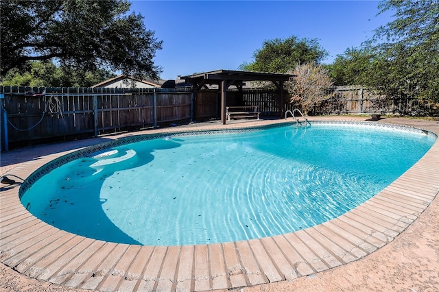 view of swimming pool