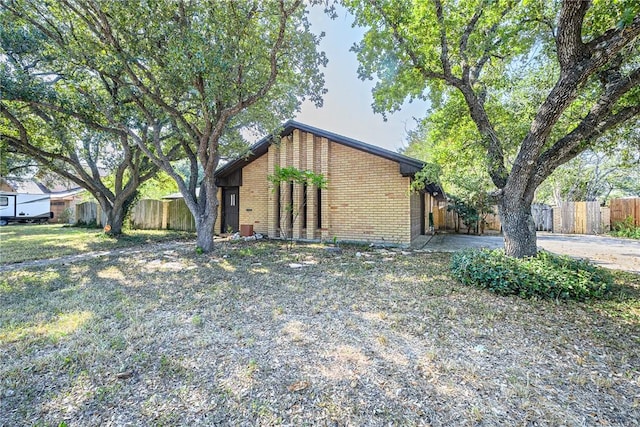 743 Retama Ave, Taft, TX 78390 - view of front of house with brick siding and fence
