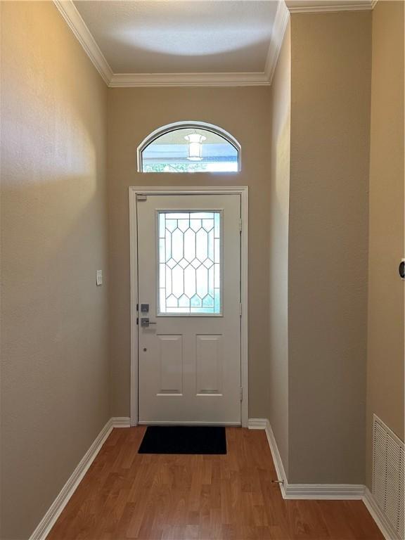 6313 Ramsgate Cir, Corpus Christi, TX 78414 - entrance foyer featuring crown molding, light wood-style flooring, and baseboards