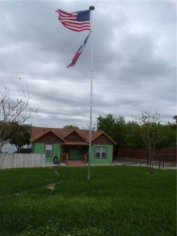 view of front of property with a front lawn