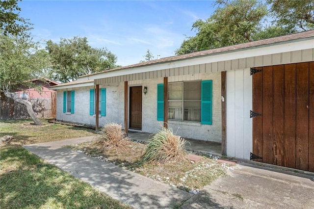 110 Wildwood, Rockport, TX 78382 - view of front of home with a porch