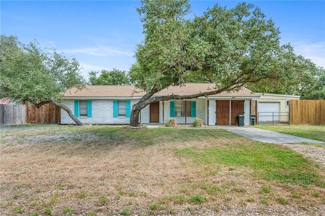 110 Wildwood, Rockport, TX 78382 - ranch-style home with driveway