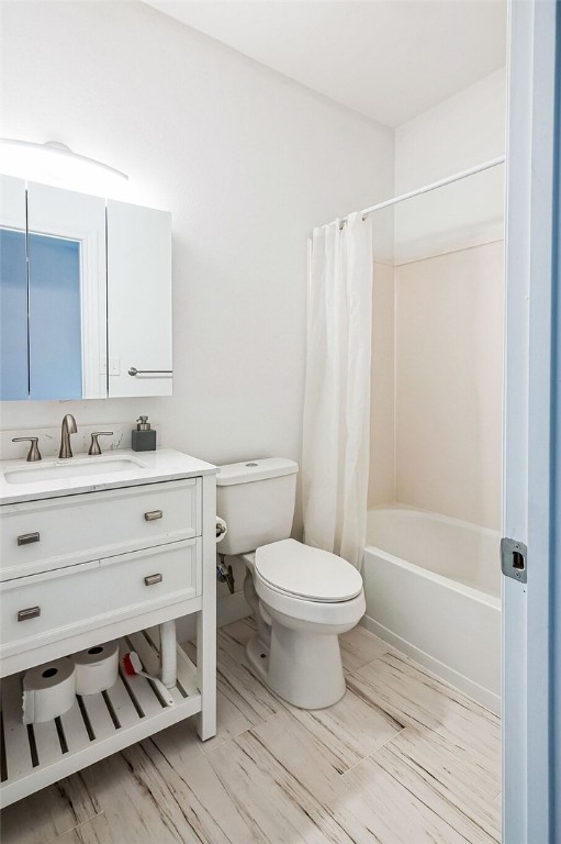 full bathroom featuring shower / bathtub combination with curtain, vanity, and toilet