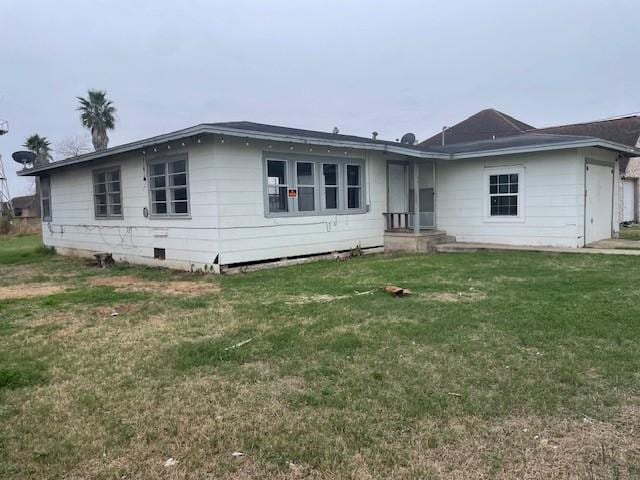 view of front facade with a front yard