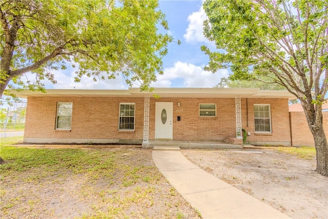1553 Casa Grande Dr, Corpus Christi, TX 78411 - ranch-style house with brick siding