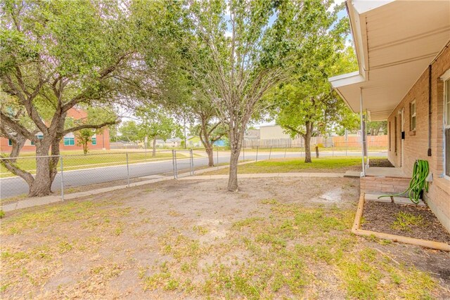 1553 Casa Grande Dr, Corpus Christi, TX 78411 - view of yard