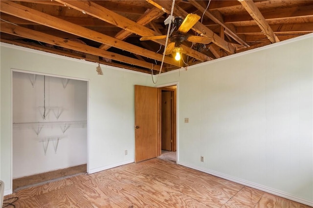 unfurnished bedroom featuring a closet and a ceiling fan