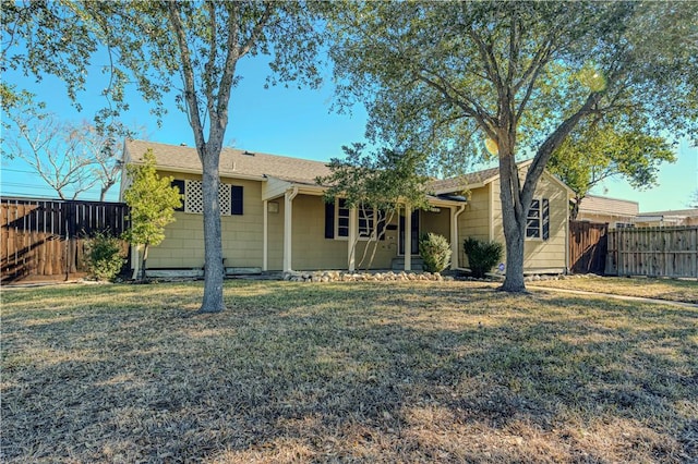 ranch-style home with a front yard