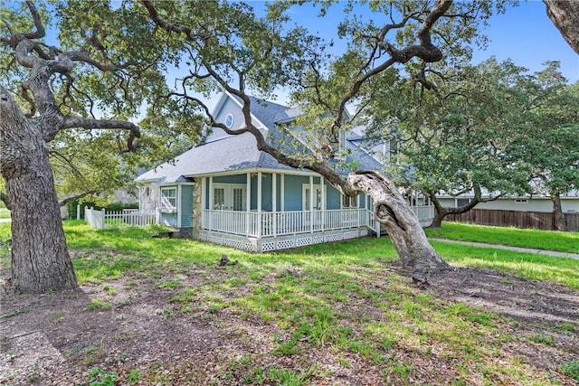 view of front of property with covered porch and a front lawn