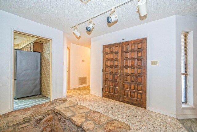 5490 County Road 73, Robstown, TX 78380 - foyer entrance featuring baseboards