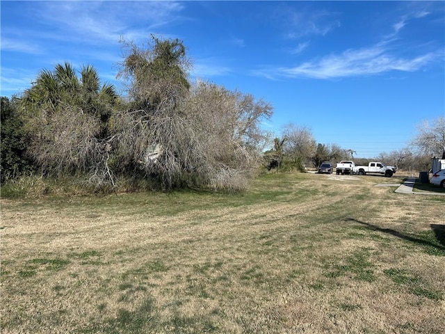 504 E Welder St, Sinton, TX 78387 - photo 2