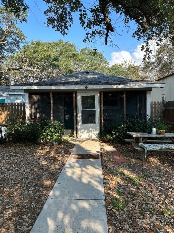19 Estates Dr, Rockport, TX 78382 - view of front of property featuring fence