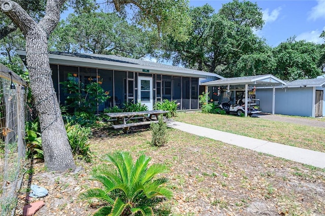 19 Estates Dr, Rockport, TX 78382 - ranch-style house featuring a sunroom
