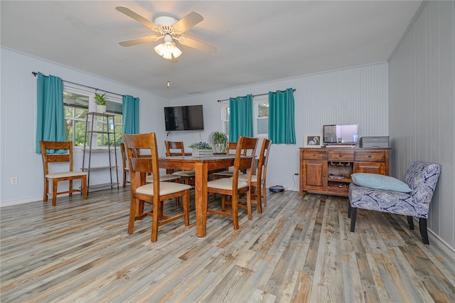 dining area featuring light hardwood / wood-style floors, ceiling fan, and crown molding