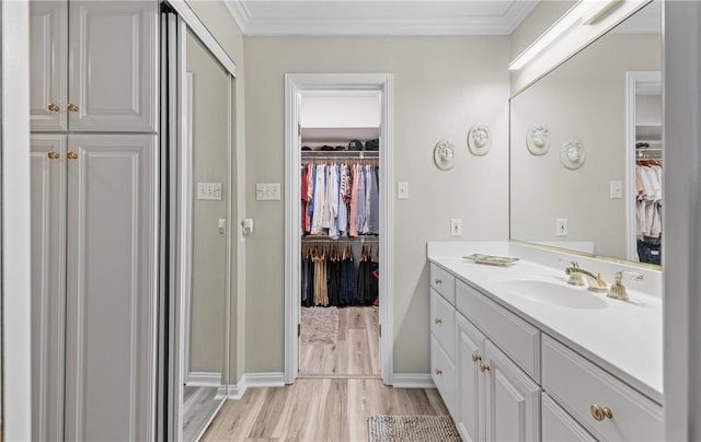 4270 Ocean Dr Unit 11, Corpus Christi, TX 78411 - bathroom featuring vanity, a walk in closet, wood finished floors, and crown molding