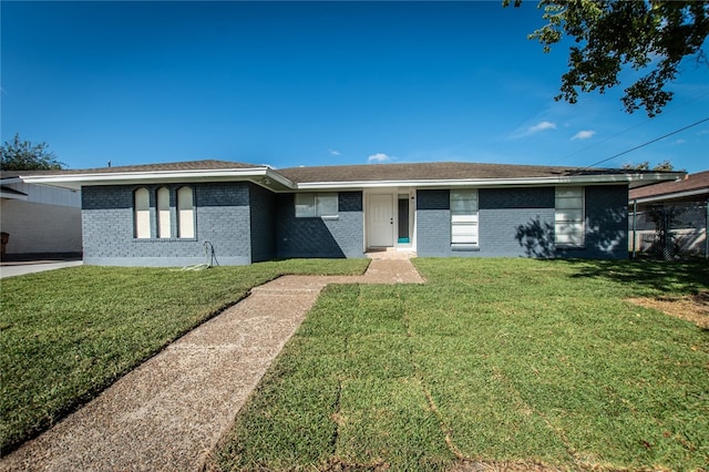 single story home with a front yard