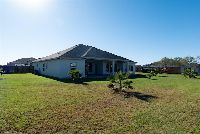 back of house featuring a lawn