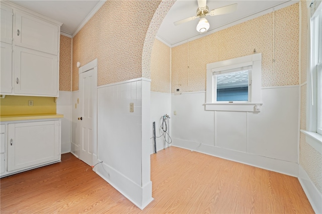 laundry area featuring light wood-type flooring, ceiling fan, and crown molding