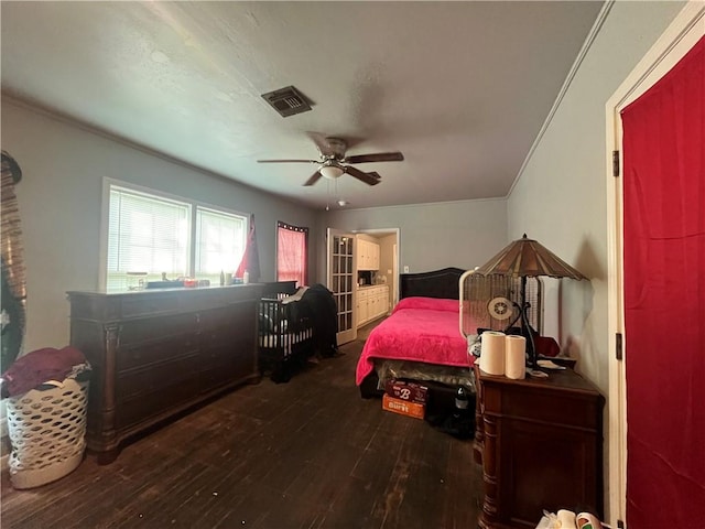 bedroom featuring hardwood / wood-style floors, visible vents, and ceiling fan