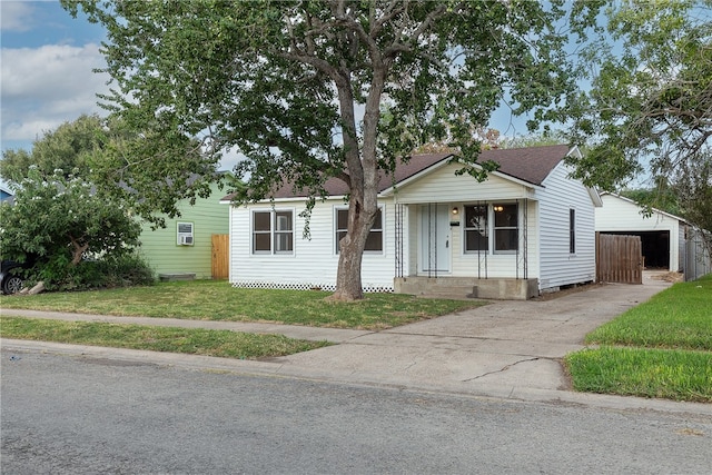 view of front facade featuring a garage, an outdoor structure, and a front yard