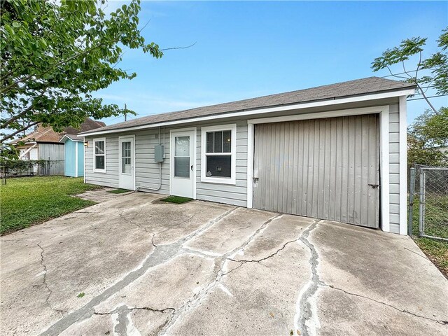 1245 Florida Ave, Corpus Christi, TX 78404 - view of front of property with a patio area, a front yard, and fence