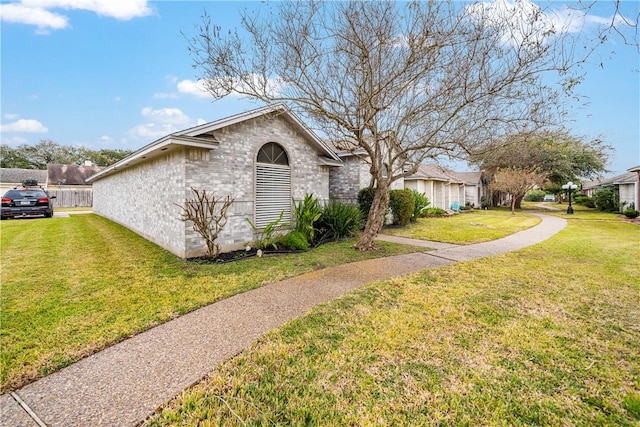 view of front of house featuring a front yard