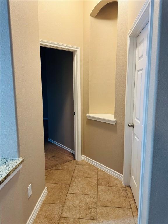 7209 Lands End Dr, Corpus Christi, TX 78414 - corridor featuring light tile patterned floors and baseboards