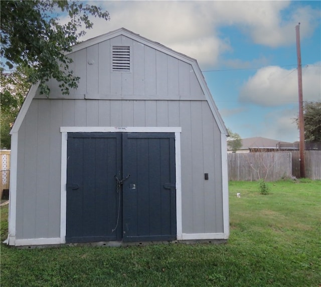 view of outdoor structure with a yard