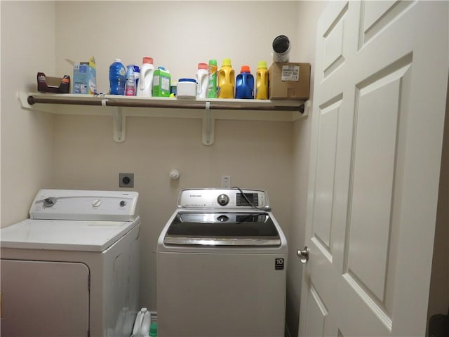2735 Beaumont Ave, Ingleside, TX 78362 - laundry area featuring separate washer and dryer