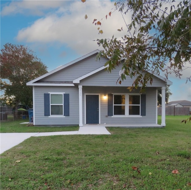 view of front of house with a front lawn