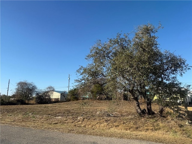 Listing photo 3 for 181 Shady Oak Ln, Rockport TX 78382