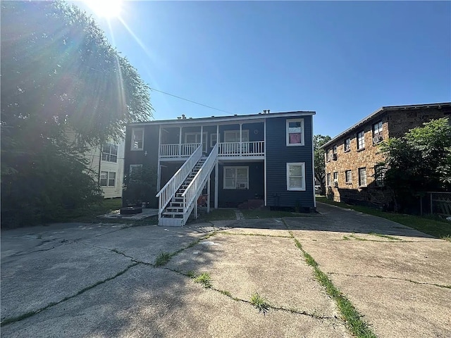 view of front of property